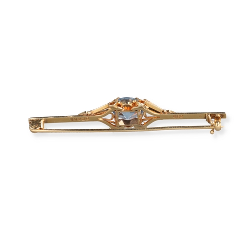 44 - A 15CT GOLD AQUAMARINE BROOCH
Weight: 4.3gms