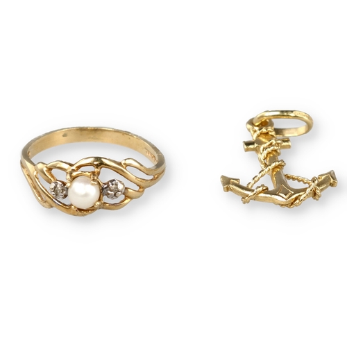 48 - A 10 CARAT GOLD DIAMOND AND CULTURED PEARL THREE-STONE RING
The claw set pearl with a diamond to eit... 