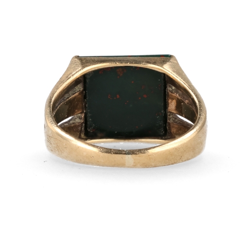 54 - A 9CT GOLD RING SET WITH A SQUARE CUT BLOODSTONE
Weight: 5.6gms