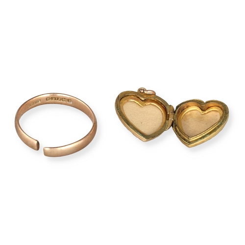 60 - A 9CT GOLD BAND (AF) TOGETHER WITH A 9CT GOLD AND ENAMEL HEART SHAPED LOCKET
Total weight: 4.9gms
 ... 