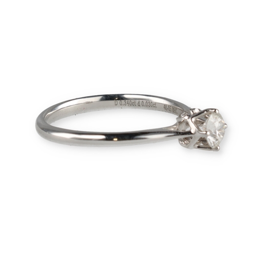67B - A PLATINUM RING SET WITH SOLITAIRE DIAMOND
0.4points
2.3gms