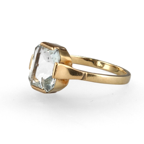 70 - A 14CT GOLD RING SET WITH A CLEAR STONE
Weight: 3.2gms