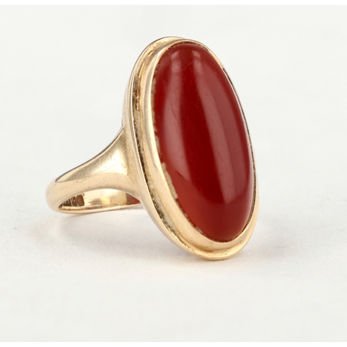 72 - A 9CT GOLD RING SET WITH RED OVAL CABOCHON STONE
Weight: 4.3gms