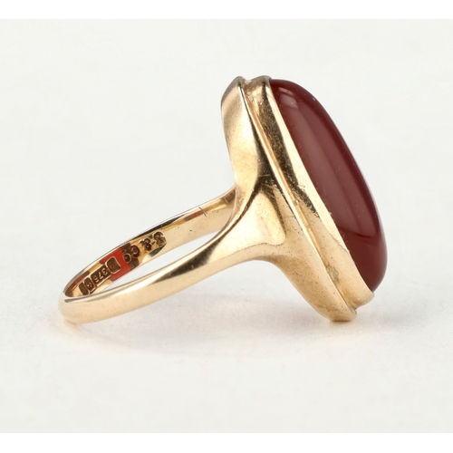 72 - A 9CT GOLD RING SET WITH RED OVAL CABOCHON STONE
Weight: 4.3gms