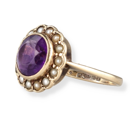 73 - A 9CT GOLD RING SET WITH AN AMETHYST AND SEED PEARLS
Weight: 3.0gms
In black jewellery box.... 