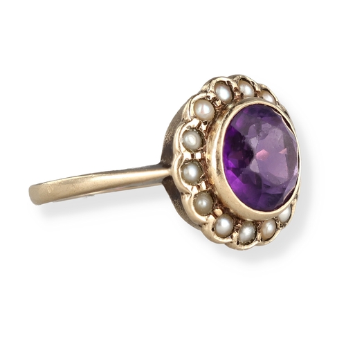 73 - A 9CT GOLD RING SET WITH AN AMETHYST AND SEED PEARLS
Weight: 3.0gms
In black jewellery box.... 