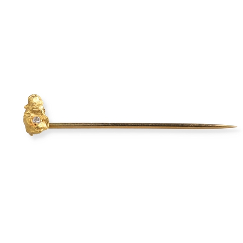 77 - A 9CT GOLD STICK PIN WITH RAW GOLD NUGGET SET WITH A DIAMOND
Weight: 2.6gms