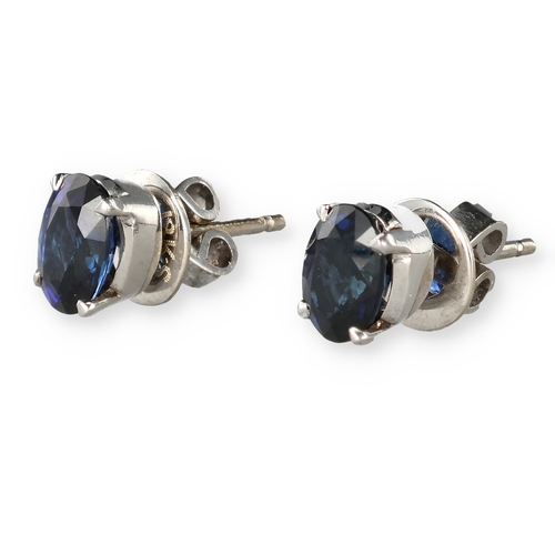 97 - A PAIR OF 18CT WHITE GOLD SAPPHIRE EARRINGS
3.2 gms
With associated blue box.