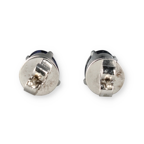97 - A PAIR OF 18CT WHITE GOLD SAPPHIRE EARRINGS
3.2 gms
With associated blue box.