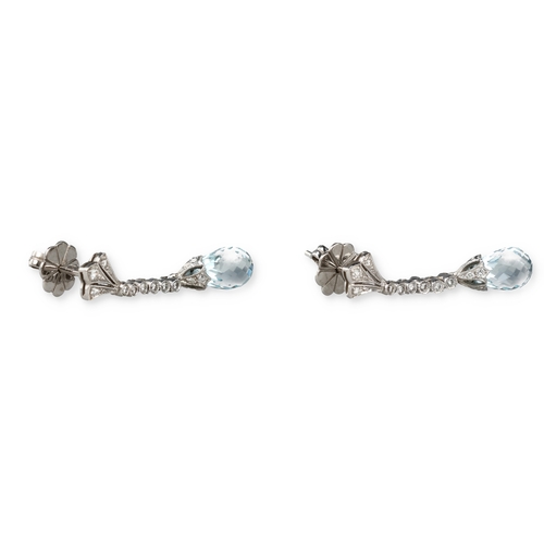 98 - A PAIR OF 18CT WHITE GOLD AQUAMARINE DROP EARRINGS
4.4 gms