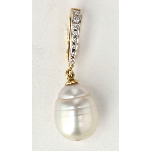 101 - AN 18CT GOLD DIAMOND AND CONCH PEARL PENDANT
Gross weight: 5.8 gms