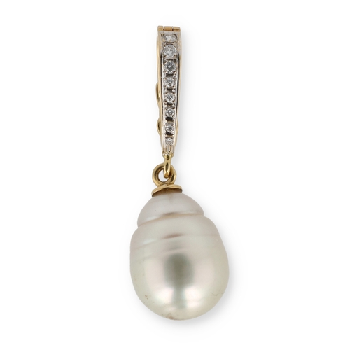 101 - AN 18CT GOLD DIAMOND AND CONCH PEARL PENDANT
Gross weight: 5.8 gms