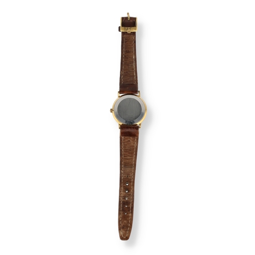 105 - A TUDOR LE ROYER QUARTZ MOVEMENT GENTLEMAN'S GOLD TONE WRIST WATCH
With brown leather strap.
Case 38... 