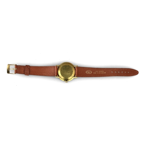 107A - A GENTLEMAN'S LONGINES 'SURFING' WRISTWATCH
 