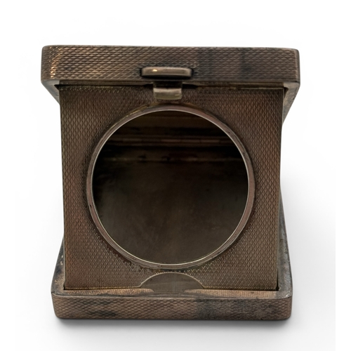 111 - AN ART DECO SILVER ENGINE TURNED FOLDING WATCH CASE
Birmingham 1927
A Victorian silver open-faced po... 