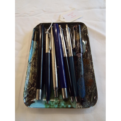 75 - A mixed selection of mainly Parker ball point pens