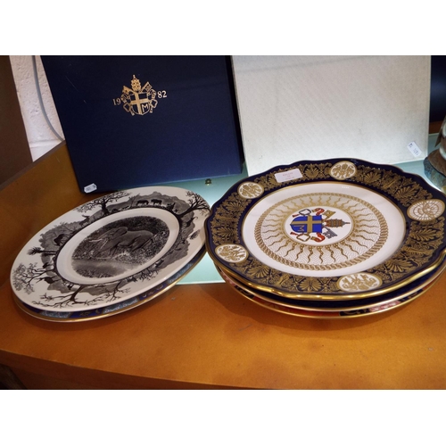102 - Four boxed Commemorative plates and one other to include Royal Worcester and Mulberry Hall examples