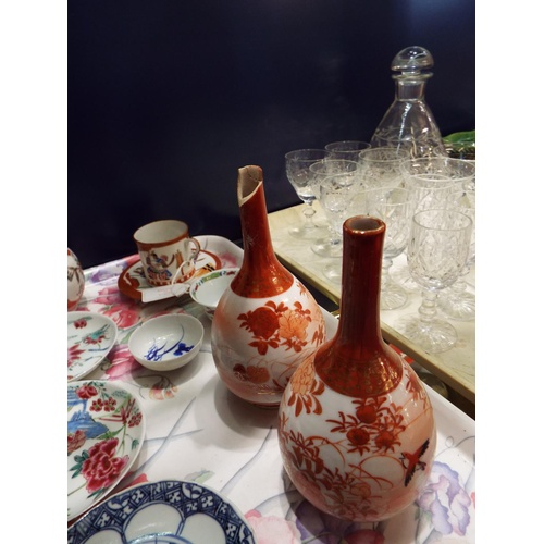 76 - A mixed selection of Oriental ware to include Kutani vases, cup, saucer, tea and rice bowls etc