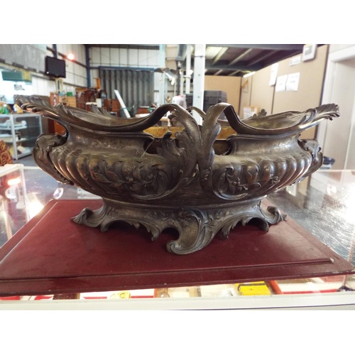 17 - A 19thC H. Luppens & Co of Brussels bronze de-art ornate table centre piece, having a fluted body wi... 