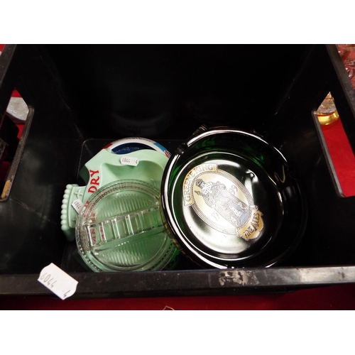 257 - A box of breweriana ashtrays to include Canada Dry, Pepsi, Dresdens Lager etc