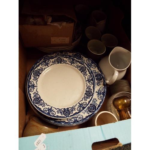 286 - A mixed selection of blue and white china to include a Johnsons part dinner service in two boxes