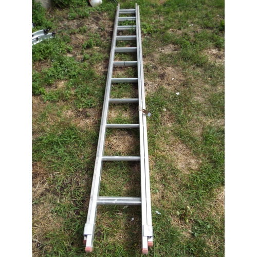 157 - A Titan extending 6.0m ladder 2 piece