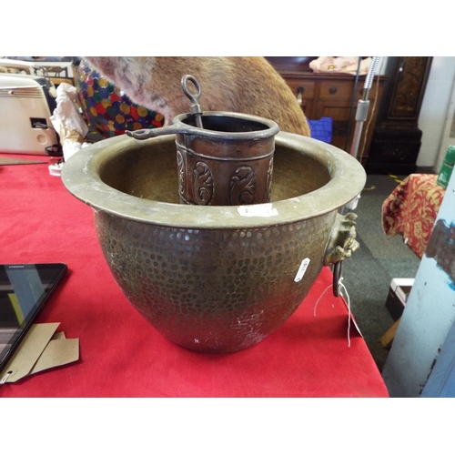 200 - A brass bowl and copper container