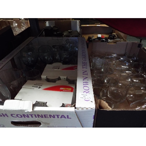 252 - A box of assorted glassware in two boxes