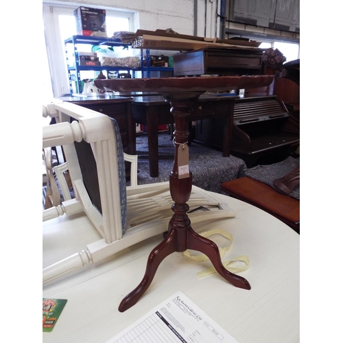 725 - A mahogany pie crust top resting on tri form base