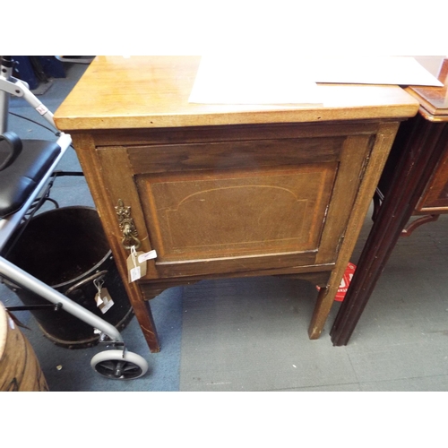 624 - An Edwardian mahogany inlaid pot cupboard