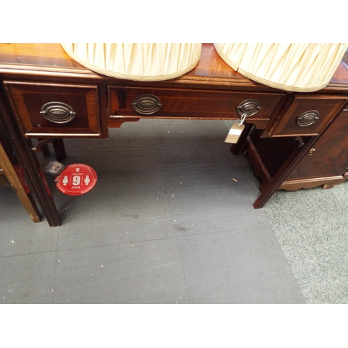 625 - A mahogany dressing table with three short drawers