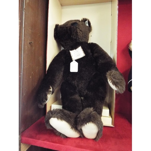 231 - A large boxed Steiff 'British Collector's 1907 Replica Teddy Bear', having dark brown mohair and gro... 