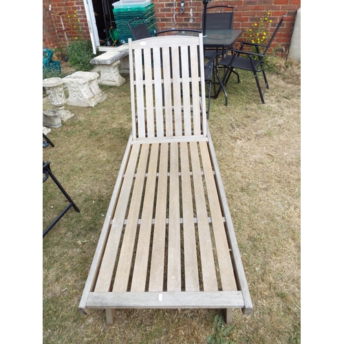 480 - A vintage teak steamer chair