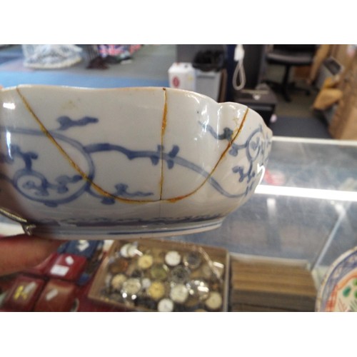 49 - Four Oriental blue and white plated and two Imari decorated bowls