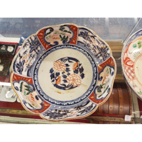 49 - Four Oriental blue and white plated and two Imari decorated bowls