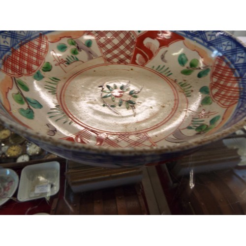 49 - Four Oriental blue and white plated and two Imari decorated bowls