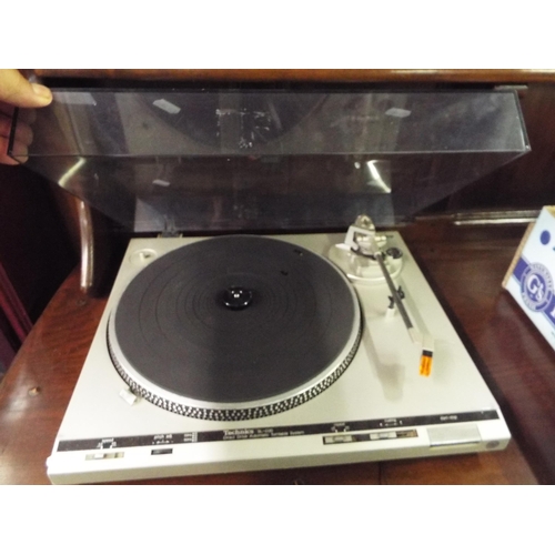 402 - A vintage Technics record deck