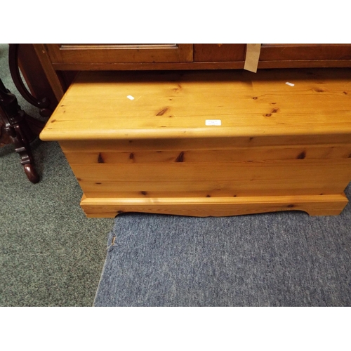 510 - A pine blanket box