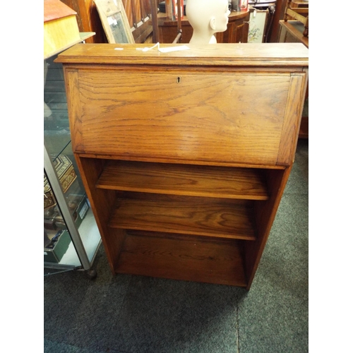 581 - An oak bachelors bureau