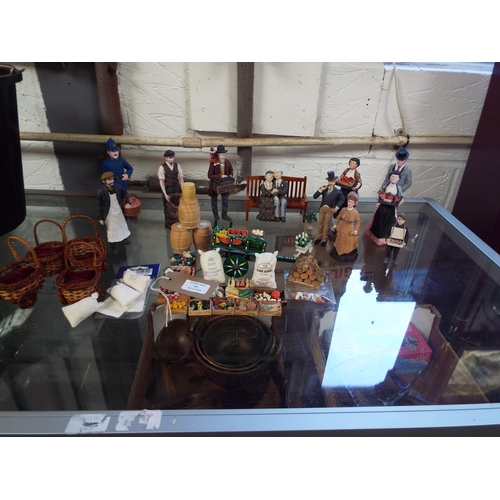 588 - A mixed selection of dolls house figurines, accessories and street market