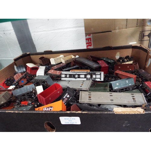 591 - A large selection of OO gauge rolling stock