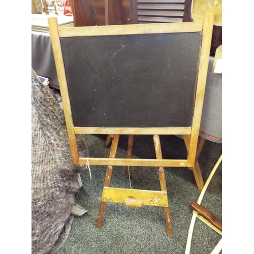 305 - A vintage child's wooden easel and blackboard