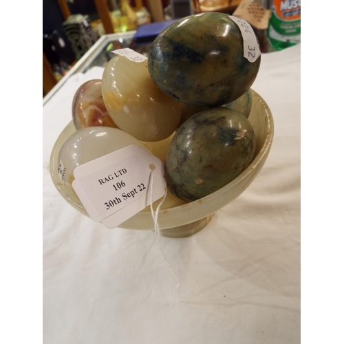 106 - An onyx pedestal bowl and eggs