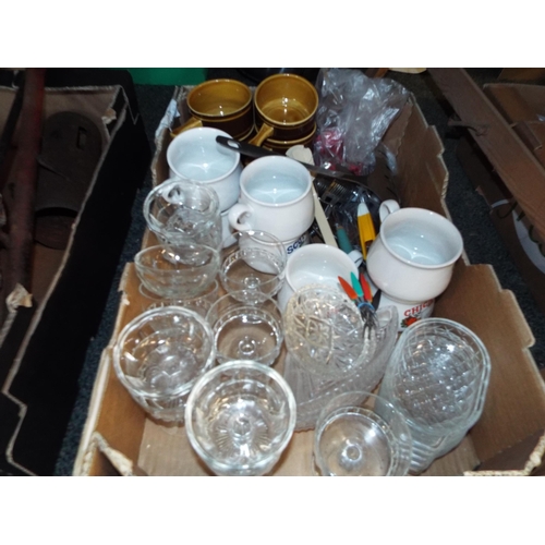 311 - A mixed selection of mid-century pottery, glasses and kitchenalia