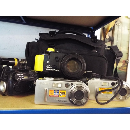 317 - An underwater camera with accessories and bag