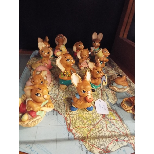 60 - A selection of vintage Pendelfin rabbit figures (15)