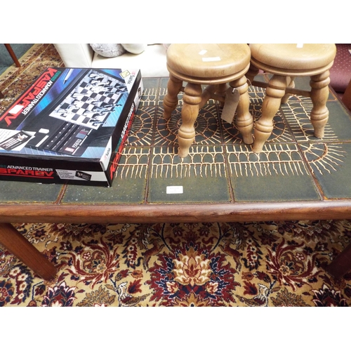 549 - A good quality mid-century tiled top table (loose leg)