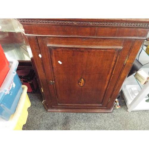 558 - A Georgian oak corner cupboard with inlaid panel