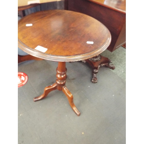 565 - A Victorian mahogany circular side table with turned pillar and three splayed legs