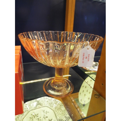 90 - A vintage pink glass pedestal fruit bowl